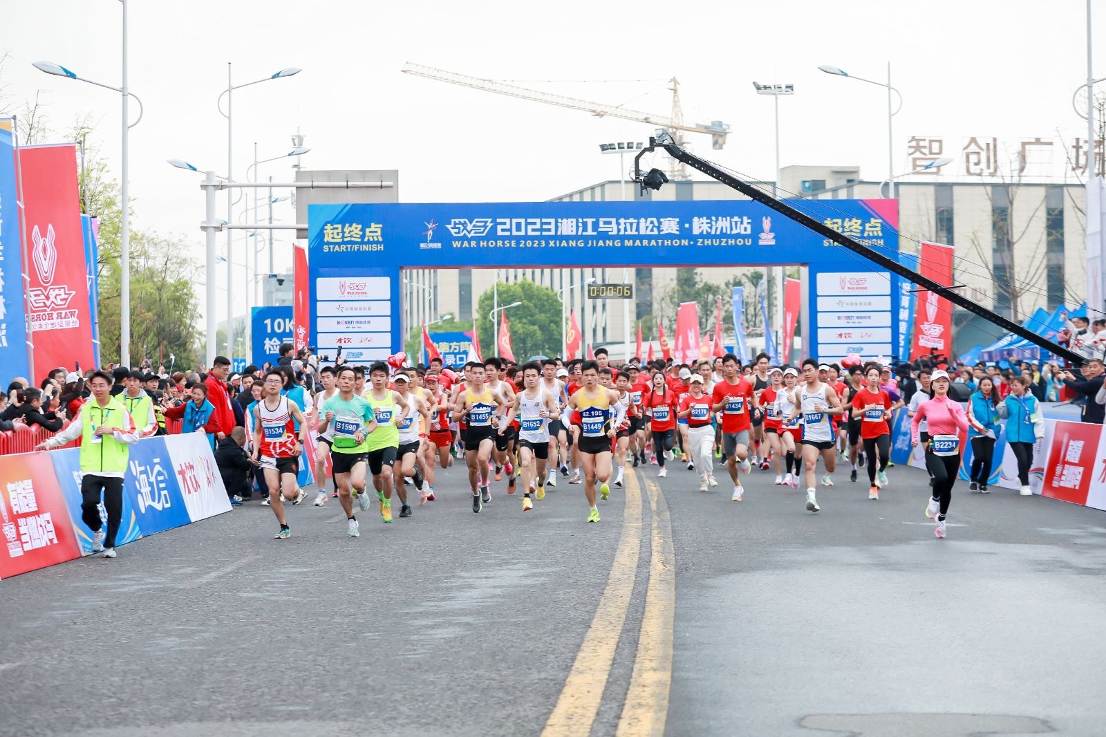 敢為人先·與湘江奔跑 ｜戰(zhàn)馬2023湘江馬拉松株洲站鳴槍起跑！